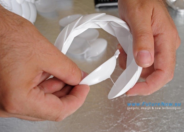 Plastic-Spoons-Into-Lamp-DIY-3.jpg