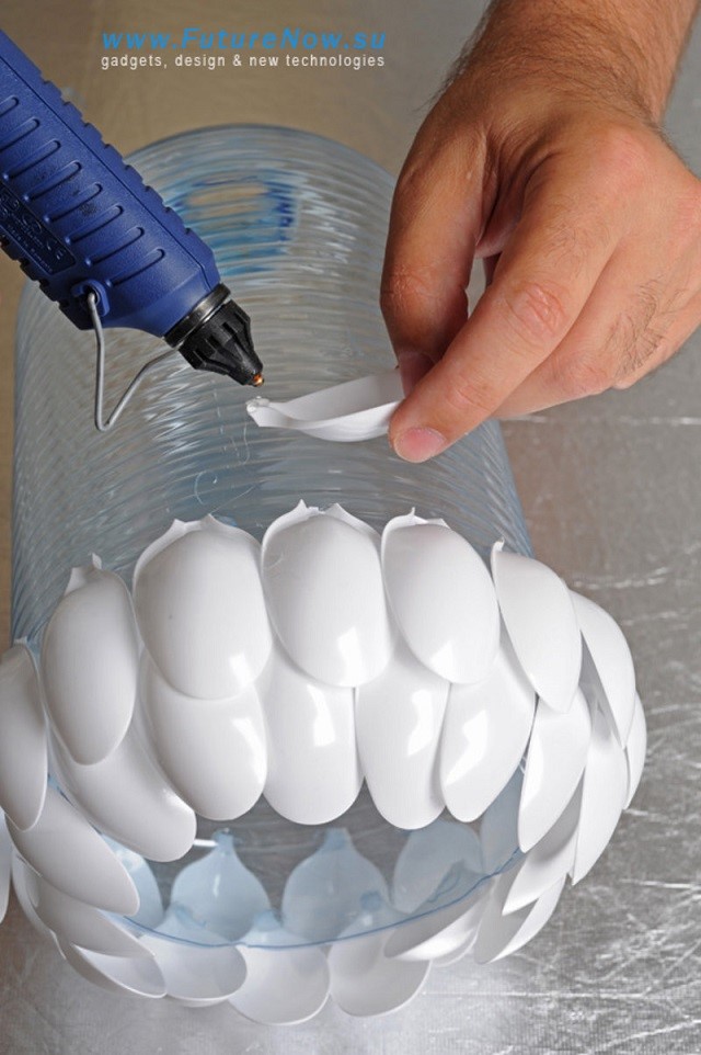 Plastic-Spoons-Into-Lamp-DIY-5.jpg