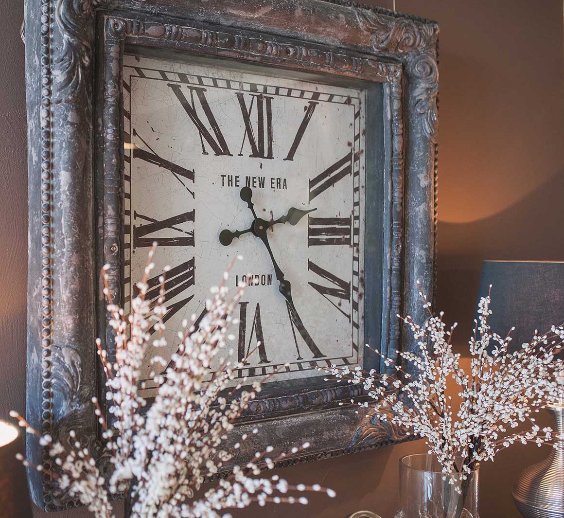 mebelnyi-salon-scvirel-dialma-brown-clock.jpg
